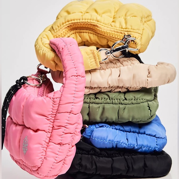 🥳 Free People Live with Amy Kelley!🥳 Like to be notified when I go live - Picture 4 of 13